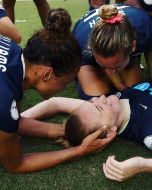 Sam Mewis Instagram - With both sadness and clarity, I am retiring from professional soccer. Unfortunately, my knee can no longer tolerate the impact that elite soccer requires. Though this isn't what I wanted, it’s clear that this is the only path forward for me.

I want to thank everyone who has been on my team throughout this journey- soccer has put so many wonderful things in my life, but the most wonderful thing has been the people. To all of my family, friends, teammates, and fans- I truly feel that we did this together and I’m extremely grateful. 

I plan to share more about the journey of my injury someday. I know that there are many athletes who have faced the unique struggle of stepping away from sport early and I think these stories deserve to be told - and heard. 

But in the meantime, even in great disappointment, there are silver linings. Today, I am excited to announce that I’ll be joining the Men in Blazers Media Network to lead women’s soccer coverage- The Women’s Game- @womensgamemib - will follow American, European, and International soccer. This is an amazing opportunity for me and one that I feel extremely grateful to have been presented with at such a pivotal moment in my life.
 
My sincerest thanks to all of you and I’ll see you soon!