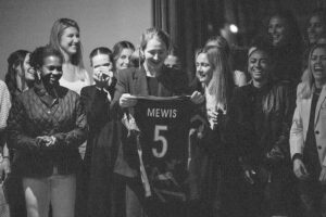 Sam Mewis Instagram - Sammy’s home 💙

#ForTheLove