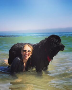 Sam Taylor-Johnson Instagram - RIP Bear 💔 14 years old  She was such an incredible soul. To all those who met her she touched everyone’s heart ♥️ newfoundlands are noble creatures and she was a queen