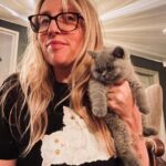 Sam Taylor-Johnson Instagram – My husband gave me a kitten and @thevampireswife gave us tee-shirts to match her 🤍