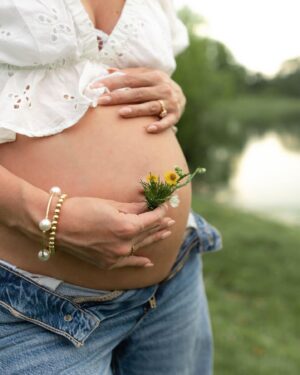 Samantha Droke Instagram - 36 weeks ✨

I can’t wait to meet my little boyfriend. 🥰💙 Ahhh the anticipation!!! 

I will gladly be taking any of your baby boy advice in the comments below! 💙

#babyboy #36weekspregnant #36weeks #preggo #nashville #nashvillemama
