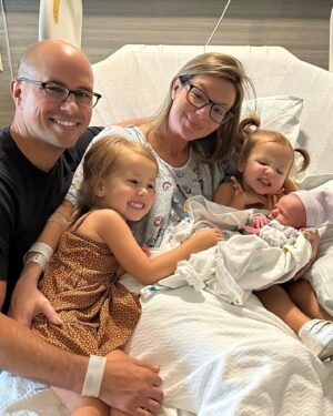 Samantha Droke Instagram - We’re officially a party of 5!!! ❤️

Our sweet Silas came into the world on 8/29 at 8lb 3oz. A bundle of pure JOY!! 💙

#boymama #familyof5 #momlove #babyboy #happybirthday #nashvillemama