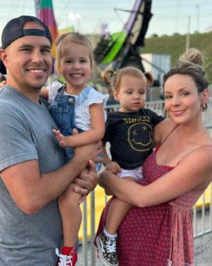 Samantha Droke Instagram - It’s that time of the year!🎢

Fair fun with these kiddos at 36 weeks pregnant! 😬🫣🥰

#fairfun #36weekspregnant #fair #nashvilletn #nashvillemom