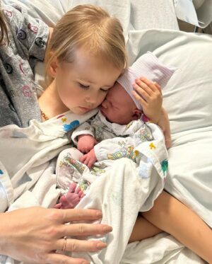 Samantha Droke Instagram - We’re officially a party of 5!!! ❤️

Our sweet Silas came into the world on 8/29 at 8lb 3oz. A bundle of pure JOY!! 💙

#boymama #familyof5 #momlove #babyboy #happybirthday #nashvillemama