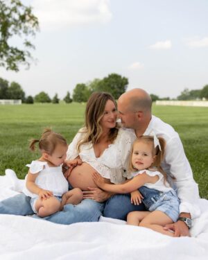 Samantha Droke Instagram - 10 weeks and 4 more days … but who’s counting!? 💙 

We can’t wait to meet baby brother!! 

📸: @gracekirkpatrickphoto 

#boymom #3rdtrimester #29weekspregnant #momlifebestlife #maternityshoot #nashville_tn