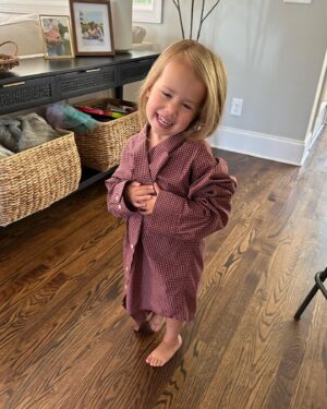 Samantha Droke Instagram - Putting my big girl to sleep last night I cried knowing it would be the last day she would ever be 3. 🥹

She is the sweetest little thing. She cares so much and loves so hard. She is SO smart and SO sassy. And has become the BEST big sissy. 💗

Happy 4th Birthday my sweet Haevyn girl!! 🎈 

I love you!