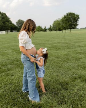 Samantha Droke Instagram - 36 weeks ✨

I can’t wait to meet my little boyfriend. 🥰💙 Ahhh the anticipation!!! 

I will gladly be taking any of your baby boy advice in the comments below! 💙

#babyboy #36weekspregnant #36weeks #preggo #nashville #nashvillemama