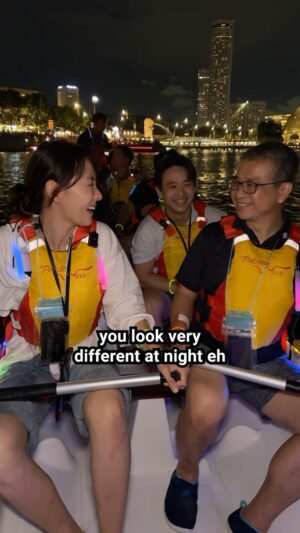 Samantha Tan Instagram - Insane that we got to dragon boat across Marina Bay and watch the light shows from the waters. 🩵

This was in celebration of PAssion Wave’s 50th anniversary celebration! There are many more activities you can sign up for at this site https://go.gov.sg/sr-pw50

No excuses now if you “can’t think of ideas” to go on dates. 😂