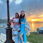 Samantha Barks Instagram - Missing these glorious people already!! I had so much fun in Corfu #bts with everyone! I am so excited for you all to see this show to see what we have been up to @mammamiadreamtv 🇬🇷❤️