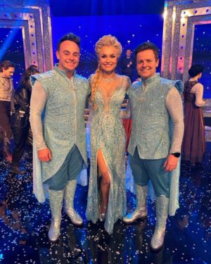 Samantha Barks Instagram - I had SO much fun performing ‘Let it go’ with @antanddec on @itvtakeaway 🥶❄️ thanks for having me guys!! 💙  @stephenmulhern @daisymaycooper @claudiawinkle & Our amazing @frozenlondon cast ❄️❄️❄️