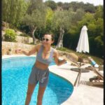 Samantha Barks Instagram - A couple of glorious days of sunshine in the South of France! Wonderful pals, 🇫🇷 bread beautiful sunshine (and 🍕obvs!) ☀️🙏❤️