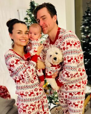 Samantha Barks Instagram - Happy Christmas eve!! This year is even more exciting because we are waking up to Rafael’s first Christmas 🥹❤️🎄 Had to be a #matchingpajamas moment!! #christmaseve 🎅🏼