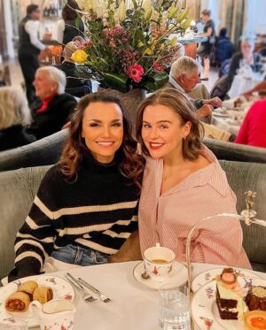 Samantha Barks Instagram - Tonight is my last show with the amazing @_emlane_ ❤️ Watching her step in to this role and sharing the stage with her every day has been an absolute pleasure. Her love for this role lights up the stage every night, and off stage that joy radiates throughout the building. She is wise beyond her years and sometimes it’s easy for me to forget how young she is because of the powerhouse leading lady she has already become. Many young people I meet in the industry look up to her and are inspired by her journey in Frozen and nothing makes me happier to hear. Her professionalism, dedication, work ethic and the absolute joy-that-is-her, is inspiring. While I will undoubtedly be upset today knowing it’s our last show together, I am really trying to focus on  soaking up every last moment with her. I am so proud of her in every way and nothing makes me happier than seeing the exciting things already happening in her career! Love you Em⭐️✨🌟

📸 - @xo_lou_xo 
📸 - @miagaywood