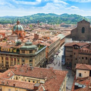 Samantha Brown Instagram - Italy is home to a lot of incredible cities but this one might be its most underrated… Any guesses which one it is? 

Tap my username @samanthabrowntravels and click the LINK in bio to see if you were right!

#samanthabrown #placestolove