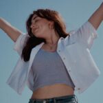 Samantha Fekete Instagram - 70 degrees & sunny 📸: @cursedportraiture