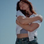 Samantha Fekete Instagram - 70 degrees & sunny 📸: @cursedportraiture