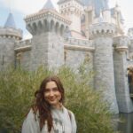 Samantha Fekete Instagram - disneyland on film just feels so right <3