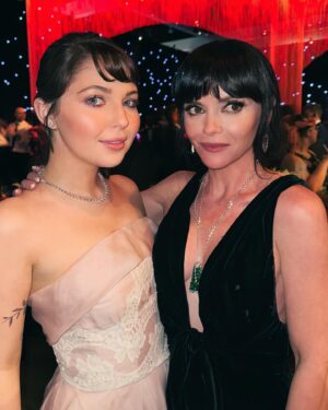 Samantha Hanratty Instagram - Cheers to old friends, new friends, and my best friend♥️