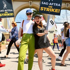 Samantha Hanratty Instagram - Week one done ✔️ 
I love these incredible people
@sagaftra #sagaftrastrong
