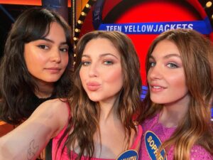 Samantha Hanratty Instagram - Let’s goooo team 90s lolll who do you think is going to win?? Watch @familyfeudabc tonight ♥️ #yellowjackets #familyfued #celebrityfamilyfeud