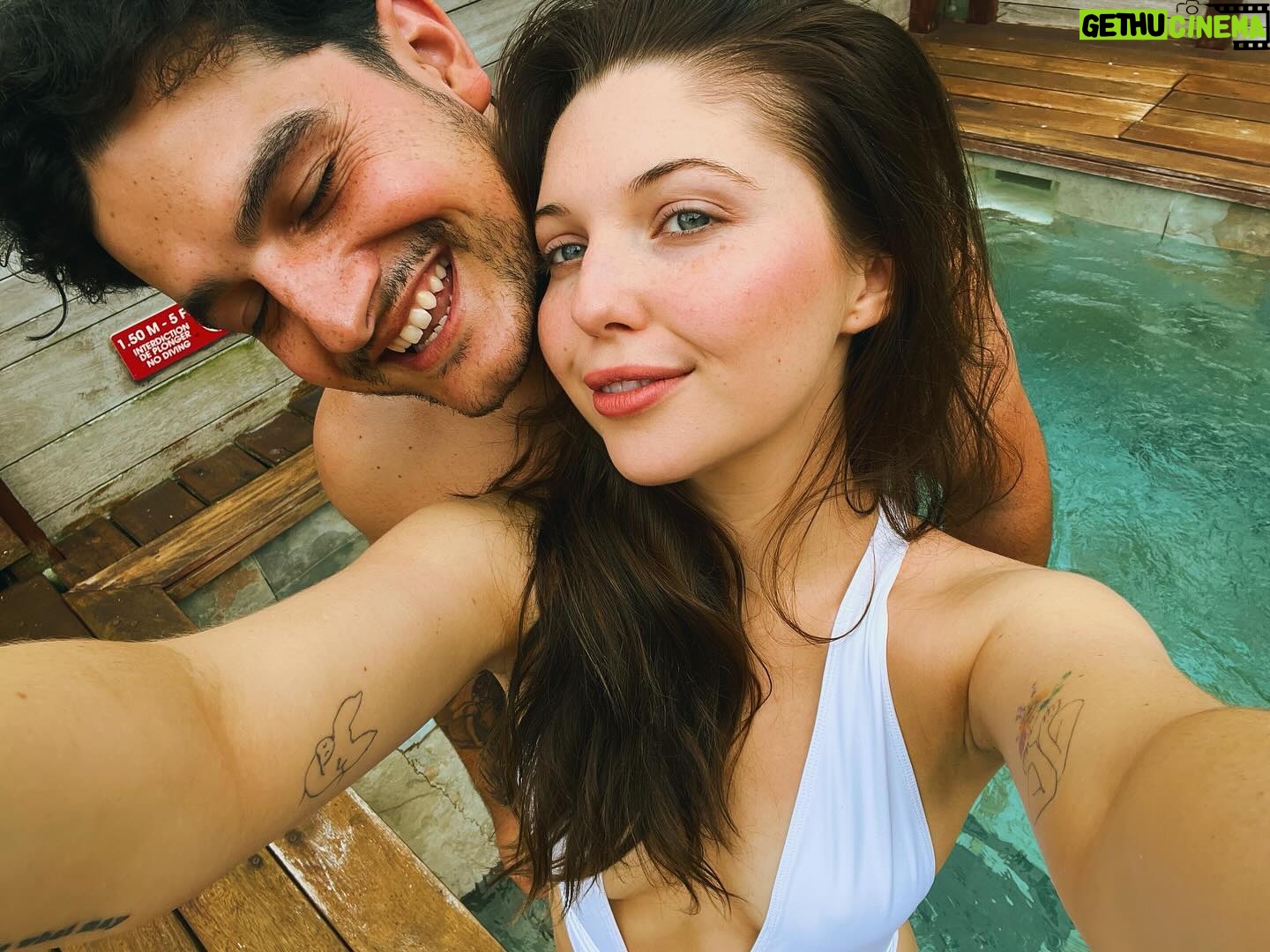 Samantha Hanratty Instagram - Honeymoon with honey♥️ Still can’t believe we are married 🥰