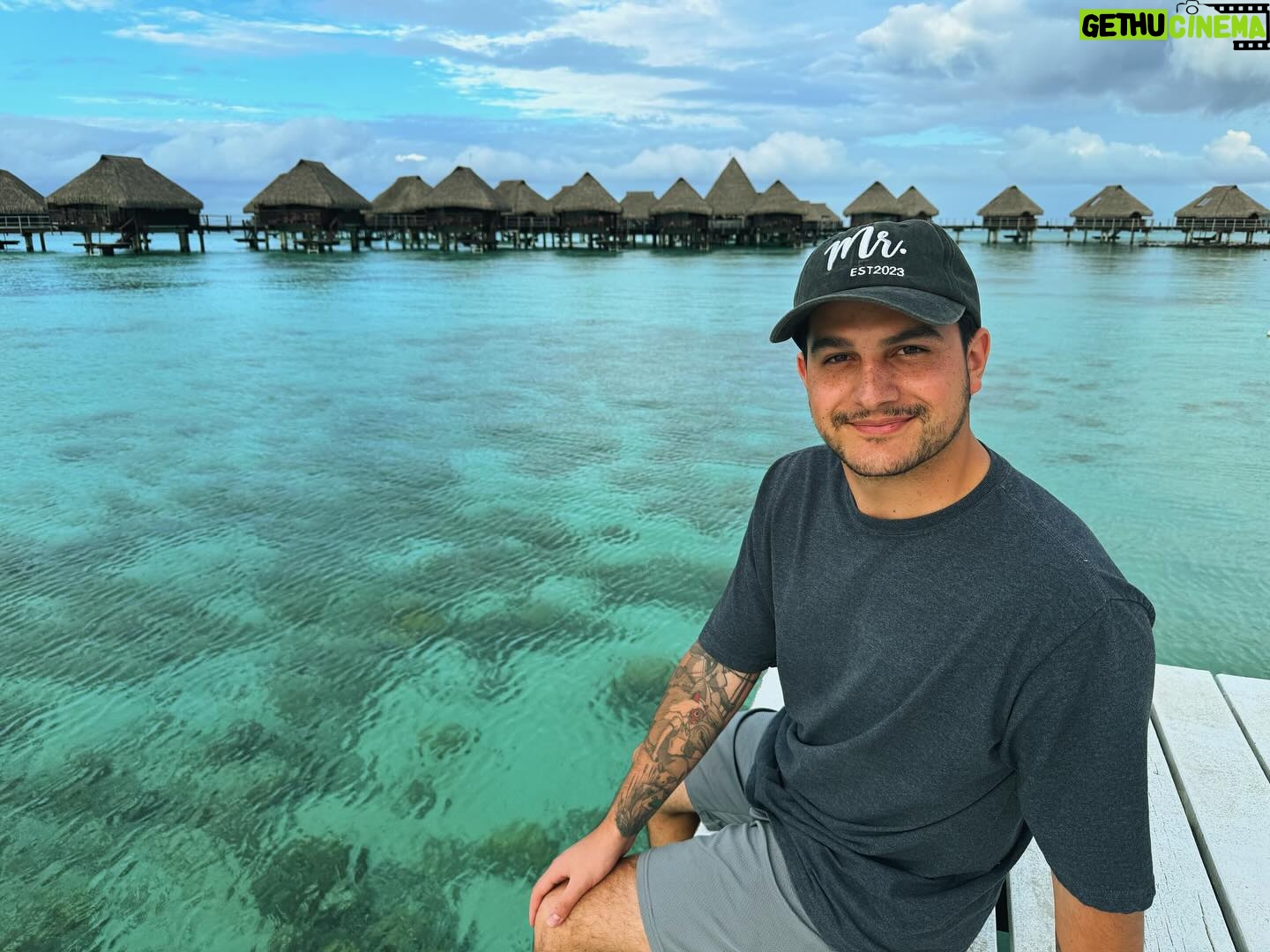 Samantha Hanratty Instagram - Honeymoon with honey♥️ Still can’t believe we are married 🥰