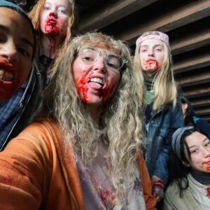 Samantha Hanratty Instagram - Thank you for 400k♥️ here is a really sexy photo 💩 for you😍 #yellowjackets #bts #photodump