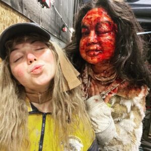 Samantha Hanratty Instagram - Thank you for 400k♥️ here is a really sexy photo 💩 for you😍 #yellowjackets #bts #photodump