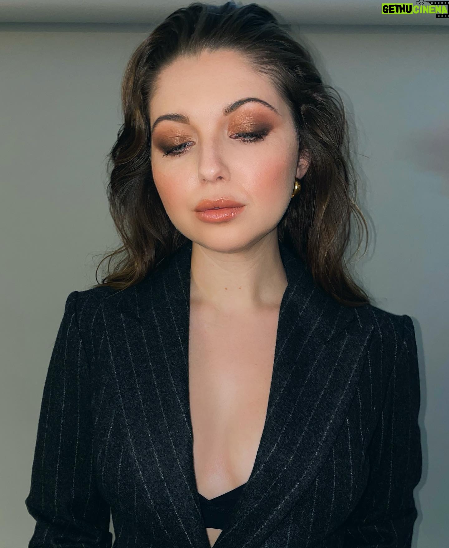 Samantha Hanratty Instagram - To my ex who told me I was too much…thank you😈