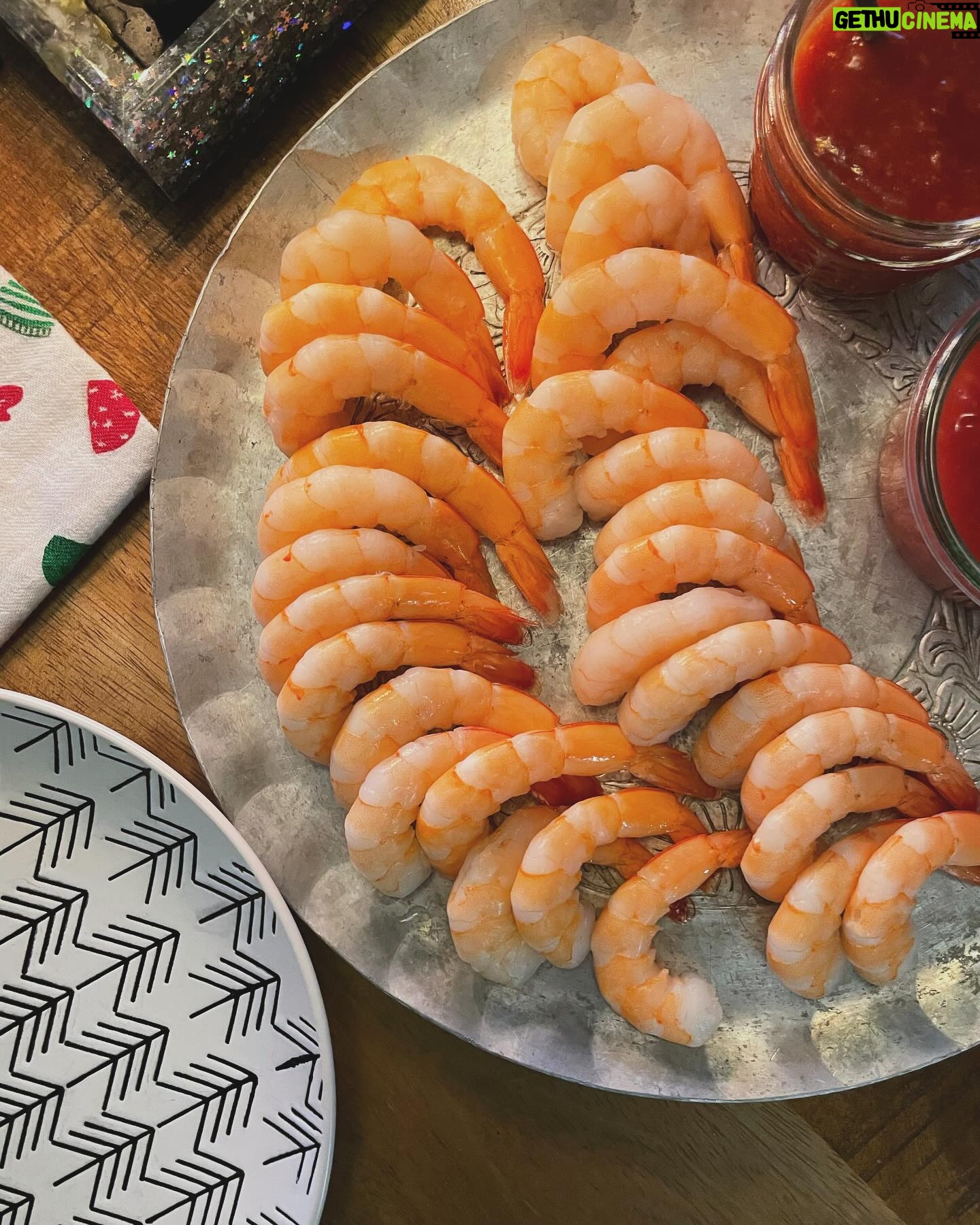 Samantha Irby Instagram - my lady is italian and did the feast of seven fishes today 🐟🦐🦀🐋🦞🦑🦈 what a dream