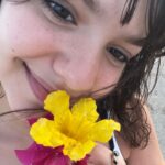 Samantha Lorraine Instagram - books and flowers 📚💐