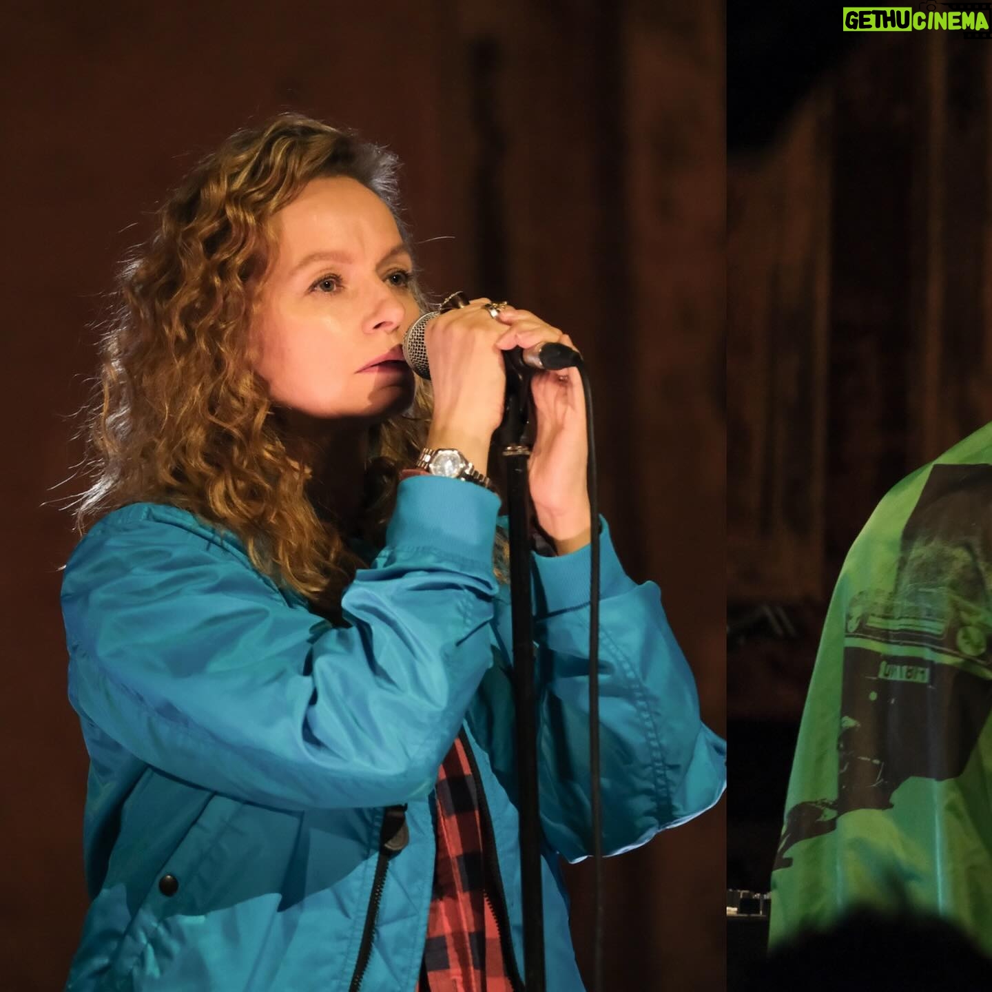 Samantha Morton Instagram - Later… with @jools.holland.official See us performing this weekend alongside @idlesband @elbowofficial @laineywilson and @mylessmithuk Saturday May 18th at 9:50pm on @bbctwo and @bbciplayer What an honour. Thanks for having us! @xlrecordings @samanthamorton