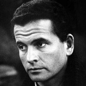 Samantha Morton Instagram - Happy Birthday dearest Ian. Now officially my father-in-law! Thank you for all the fun, love, support and inspiring artistry. Hope you’re having a wonderful day. Sorry we can’t be there to celebrate. Have a glass of Shampoo for us 🥂 🍾 
#IanHolm #Grumpy #HappyBirthdaySirIan #88Today #FatherInLaw #BilboBaggins
