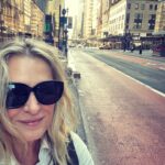 Samantha Smith Instagram - Love a quiet morning in the city Altho I wasn’t here five minutes & already saw five separate people narrowly escape being run over by buses #NYC