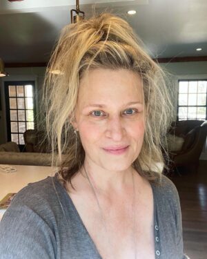 Samantha Smith Instagram - I looked perfectly normal before I worked in the yard amongst the pricker bushes. They did their worst but I’d say, me vs them? It was probably a tie. 👀 #MyBodyLooksLikeIFoughtWithABlender #GardeningIsntAlwaysFun