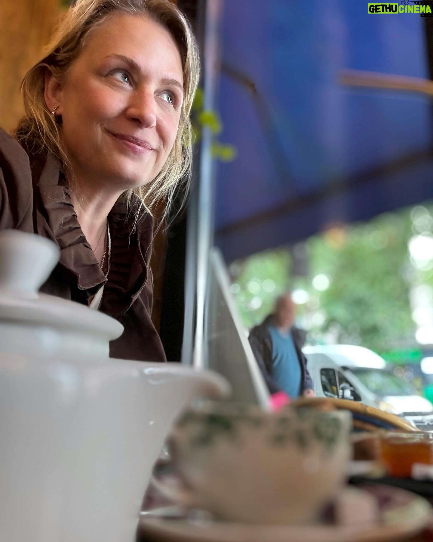 Samantha Smith Instagram - No sleep. Room not ready. Raining. Couldn’t care less. Plus the sun just came out. PARIS BABY Café au Lait: 3 Tartine: 2 Joy: ♾️