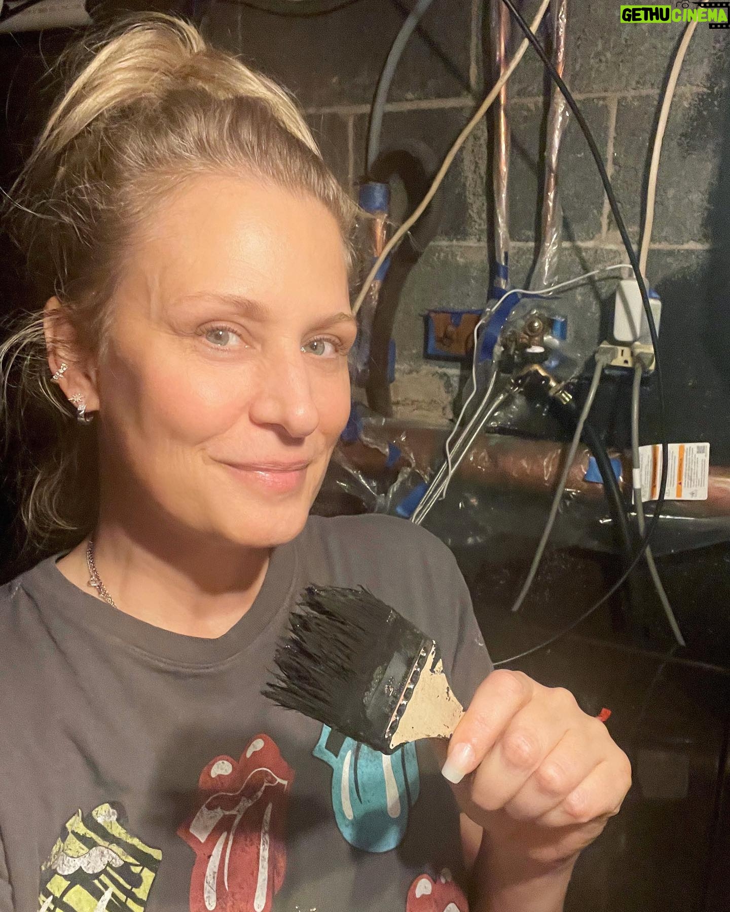 Samantha Smith Instagram - Not to be outdone by LAST Friday’s activities, this weekend I’m straightening out THIS mess, starting with some paint called “BLACKOUT.” Who can rival this level of excitement?? #BasementsNeedLoveToo