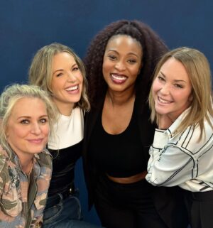 Samantha Smith Instagram - We’re baaaack! 🤘🏼#SPNBurbank