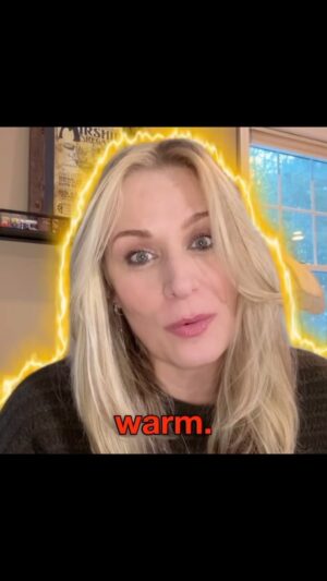Samantha Smith Instagram - Hey wanna join me for a fun project? Let’s do another knitting class & make a whole thing together! For everyone, beginner to expert, but especially for the #SPNFam — even tho we all know #MaryDidntKnit 🔥🧶
Link in bio, come find it at @bemoment.us!