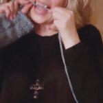 Samantha Smith Instagram - Come learn to knit with Mary Winchester herself, @samsmithgrams! 🧶 Grab your ticket (limited Meet & Greets left!) & come have a ball: LINK IN BIO!