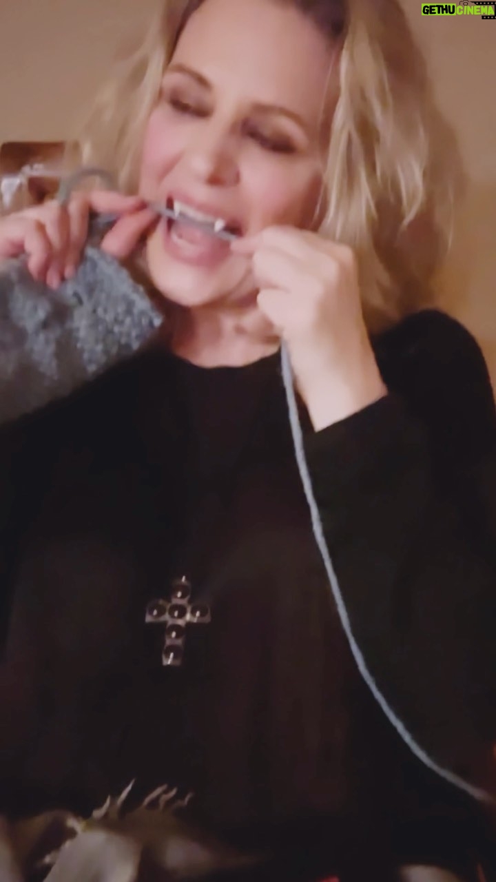 Samantha Smith Instagram - Come learn to knit with Mary Winchester herself, @samsmithgrams! 🧶 Grab your ticket (limited Meet & Greets left!) & come have a ball: LINK IN BIO!