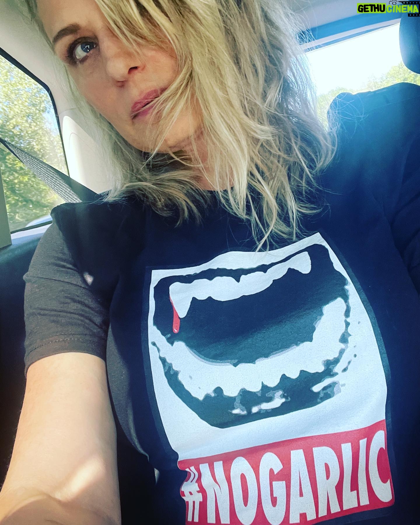 Samantha Smith Instagram - It seems unnecessarily sunny outside this car, wouldn’t you agree @tstashwick 🧛🏼♂️🎯 #NoGarlic thenerdcircus.com