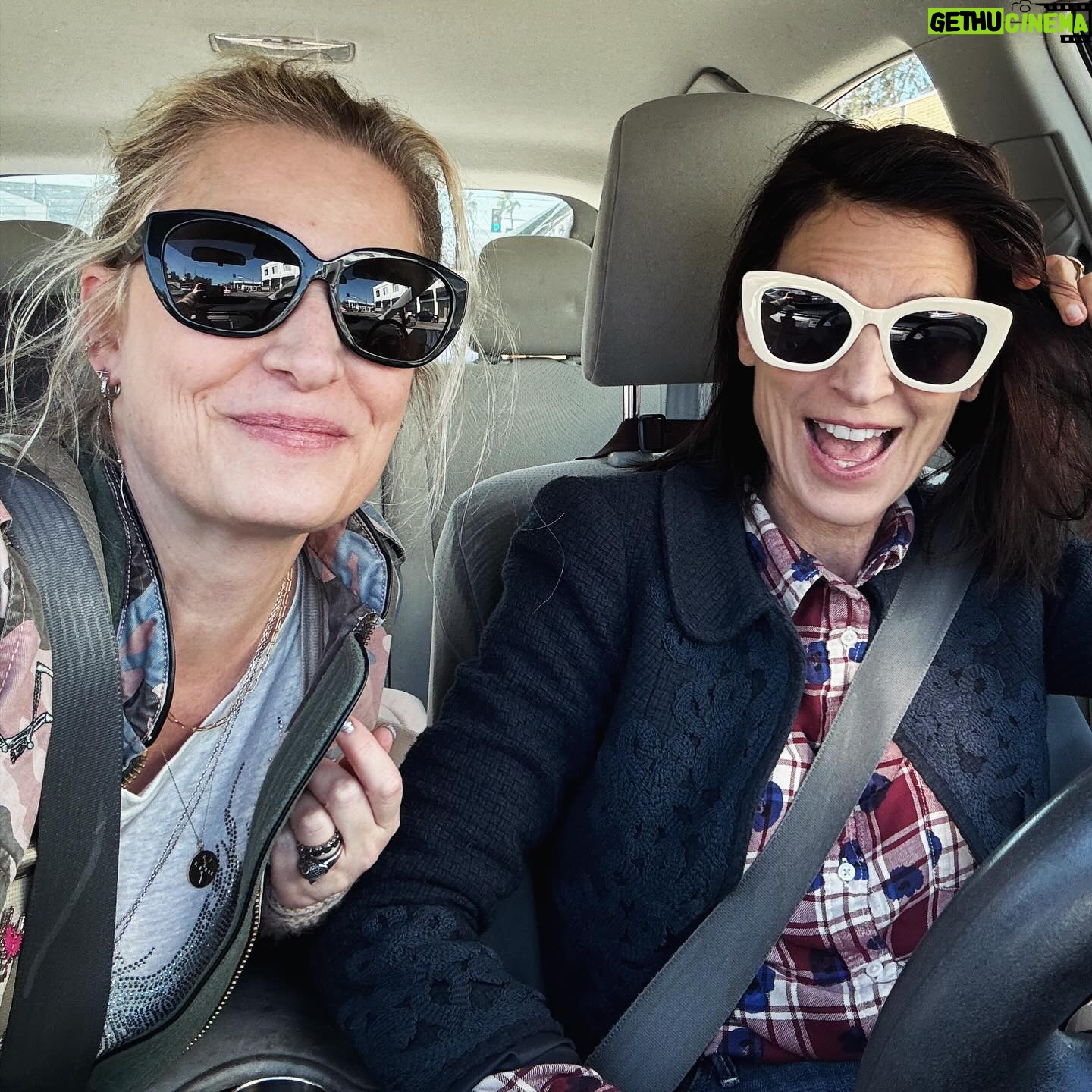 Samantha Smith Instagram - Got to see a few friends and even managed to get photographic proof of two of them. (Betsy how did I STAY in your HOUSE and not manage a single picture?!) Can’t wait to come back. ☀️ •it’s not LA if you can see more than half your face behind your sunnies •loved this place when it was the 101. also some friends inexplicably bring out your inner supergeek.