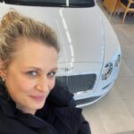 Samantha Smith Instagram - Ok so maybe I didn’t get this puppy for Christmas, but I do get to go to Vegas next week (can you win one of these there?)! Who’s comin’? @creationent #SPN #CELV @bentleymotors #bentley #DoesAnyoneActuallyGetACarForChristmasBecauseIHaveNot