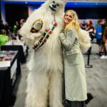 Samantha Smith Instagram - Thank you @comicconlpool and @monopolyevents for a wonderful weekend! Saw old fami-friends & made so many new ones, including the rare & elusive…Abominable Wookiee? 🤍🤍🤍