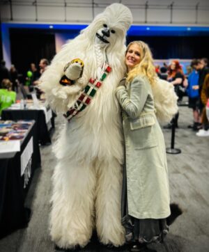 Samantha Smith Instagram - Thank you @comicconlpool and @monopolyevents for a wonderful weekend! Saw old fami-friends & made so many new ones, including the rare & elusive…Abominable Wookiee? 🤍🤍🤍