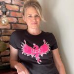 Samantha Smith Instagram - THANK YOU! You are making me all swoony with the love you’re showing, as always, for #RISE 🔥💗 Equal Hope fights for a cause close to my heart, & your tee or pin will help support their magnificent work in not just October, but all year! 💪🏼🙌🏼 @shopstands @equalhope_il
