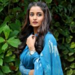 Sambhabana Mohanty Instagram - Would it be menacing, to gaze back while being gazed at? 😏 PC - @siddheshpawarphotogrphy #sambhabanamohanty #RadhaMohanDamini #theartofgazing