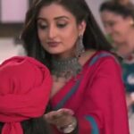 Sambhabana Mohanty Instagram - #REPOST @zeetv with @get__repost__app Apni beti ki jeet par Mohan ne bayaan ki apni khushi, par kya woh kabhi jaan paayega ki Radha ne ki thi Gungun ki madad? Dekhiye #PyarKaPehlaNaamRadhaMohan, Mon-Sat, raat 8 baje, sirf #ZeeTV par aur kahin bhi, kabhi bhi #ZEE5 App par. #RadhaMohan #PKPNRMEpisodic @theneeharikaroyofficial @shabirahluwalia @sambhabana_mohanty