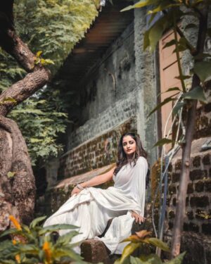 Sambhabana Mohanty Instagram - "Takin' a drive, I was an ideal
Looked so alive, turns out I'm not real
Just something you paid for
What was I made for?"

PC - @siddheshpawarphotogrphy 

#sambhabanamohanty #damini #barbie
#billieeilish #whatwasimadefor #outdoors